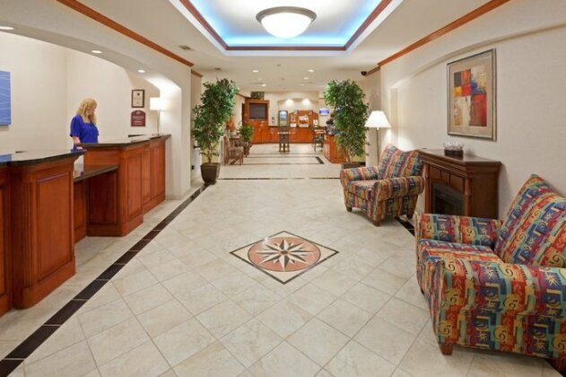 Holiday Inn Express Hotel & Suites Decatur TX - Photo4