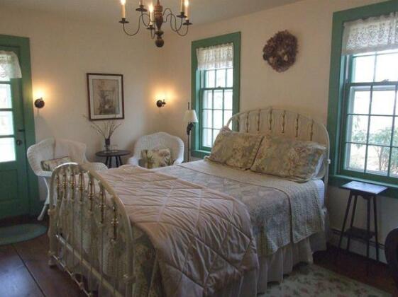 Riverwind Inn Bed and Breakfast - Photo3