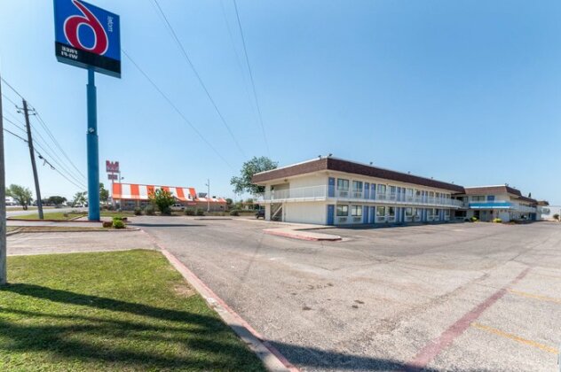 Motel 6 Del Rio - Photo5