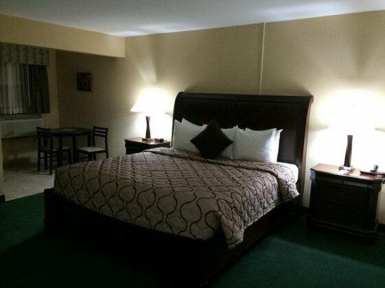 Pacer Inn & Suites Motel - Photo3