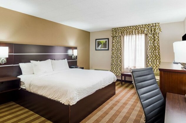 Clarion Inn & Suites Stroudsburg - Poconos - Photo2