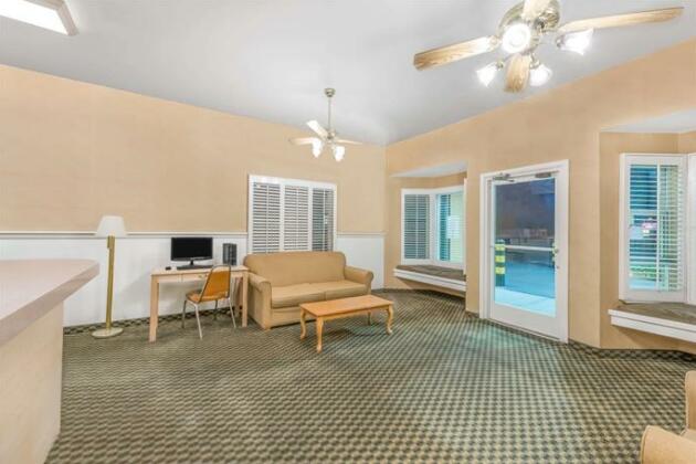Days Inn by Wyndham Deming - Photo2