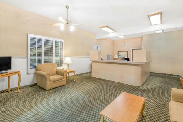 Days Inn by Wyndham Deming - Photo3