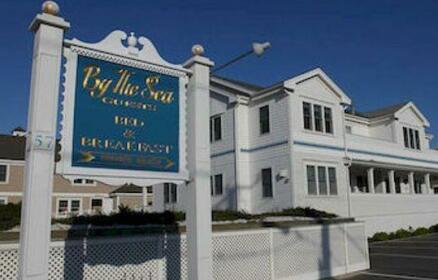 By the Sea Guests Bed & Breakfast & Suites