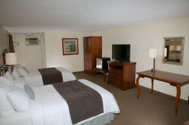 Holiday Hill Inn & Suites - Photo4