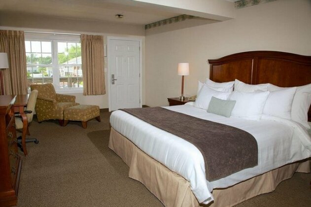 Holiday Hill Inn & Suites - Photo5