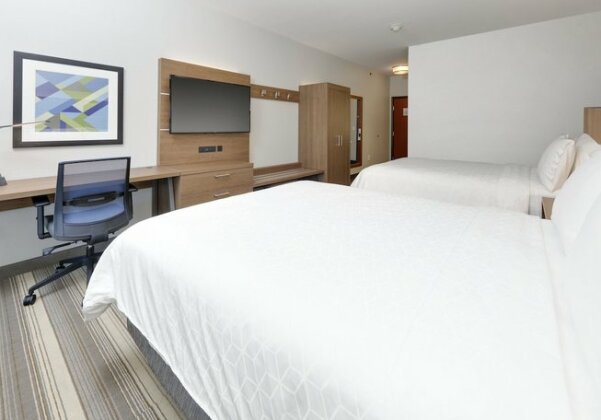 Holiday Inn Express Hotel & Suites Denton - Photo5