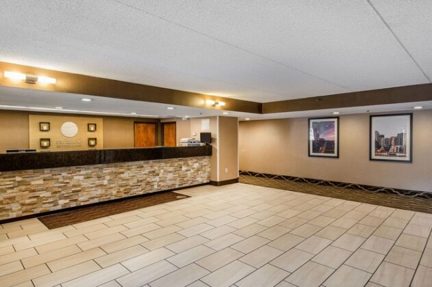Comfort Inn & Suites Denver - Photo5