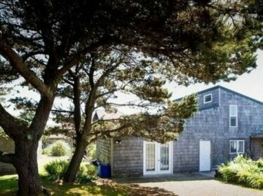 Whale Pointe 2 Br cottage by RedAwning Depoe Bay