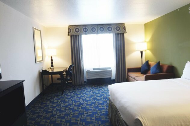 Holiday Inn Express and Suites Urbandale Des Moines - Photo5