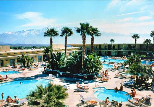 Desert Hot Springs Spa Hotel - Photo2