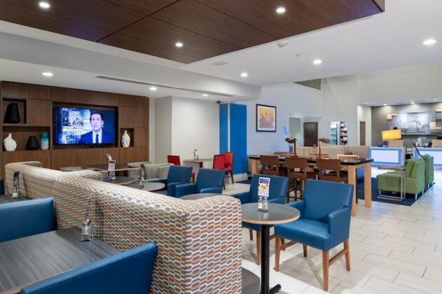 Holiday Inn Express Hotel & Suites Dallas South - DeSoto - Photo4