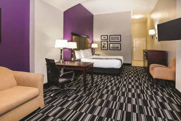 La Quinta Inn & Suites Dallas South-DeSoto - Photo5