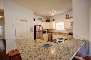 Periwinkle Cottage - 3 BR Home - Photo3