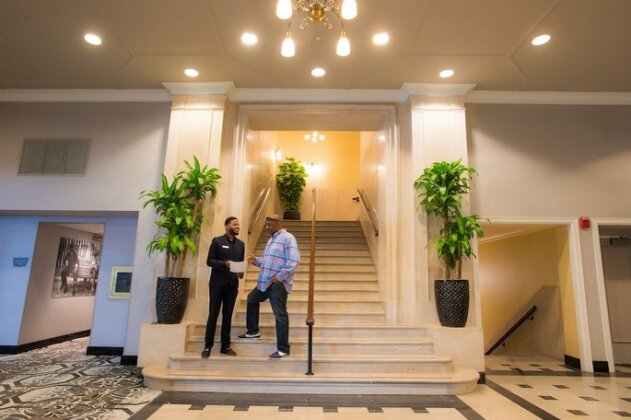 DoubleTree Suites by Hilton Detroit Downtown - Fort Shelby - Photo2