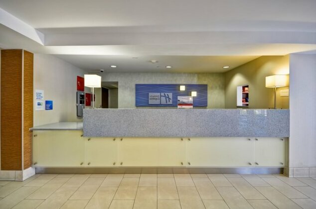 Holiday Inn Express Romulus / Detroit Airport - Photo3