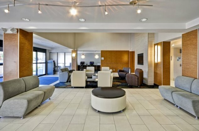 Holiday Inn Express Romulus / Detroit Airport - Photo4