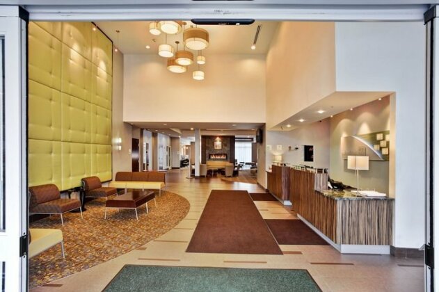 Holiday Inn Hotel Detroit Metro Airport - Photo2