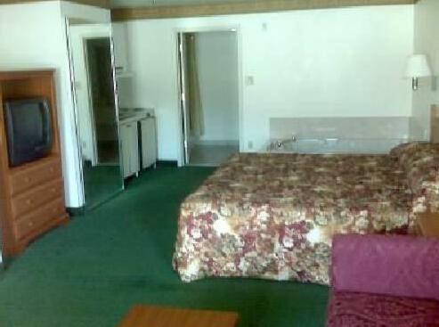 Diboll Inn and Suites - Photo3