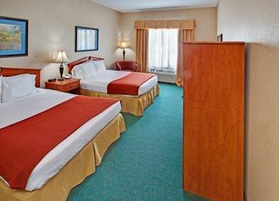 Holiday Inn Express Hotel & Suites Dickinson - Photo3