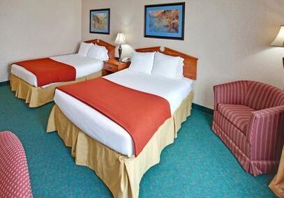 Holiday Inn Express Hotel & Suites Dickinson - Photo4