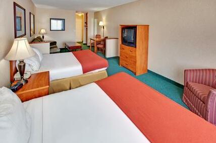 Holiday Inn Express Hotel & Suites Dickinson - Photo5