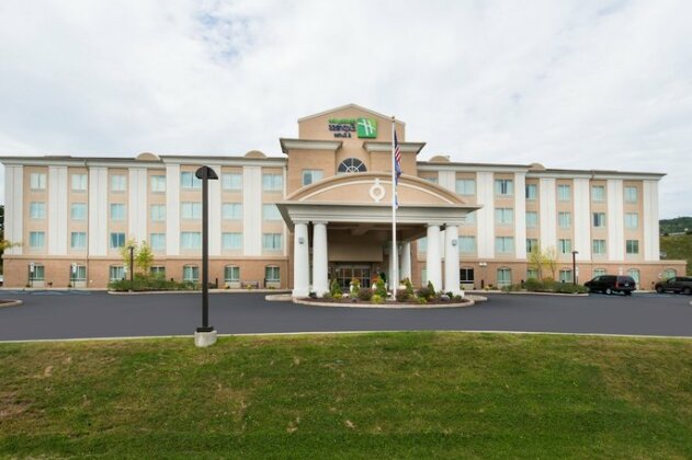 Holiday Inn Express and Suites Dickson City - Photo2