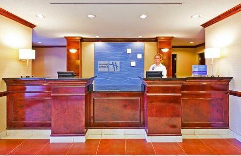 Holiday Inn Express Hotel & Suites Dickson - Photo4