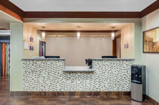 Days Inn by Wyndham Dilley - Photo2