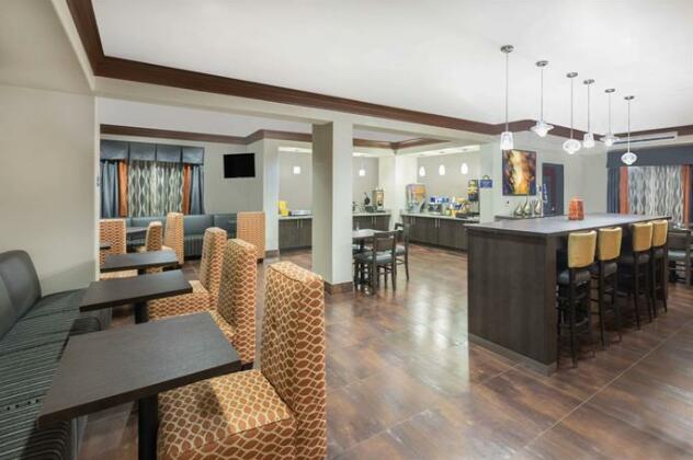 Days Inn by Wyndham Dilley - Photo3