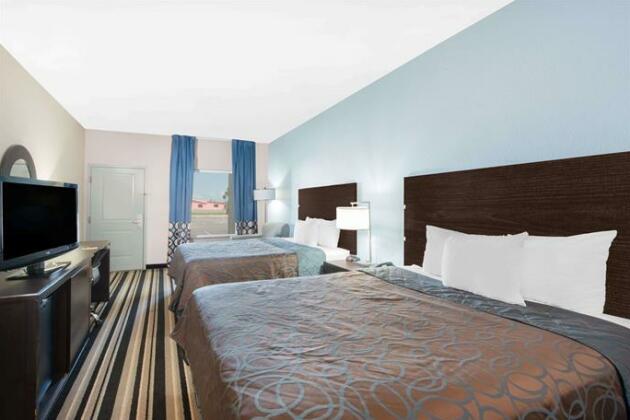 Super 8 by Wyndham Dilley TX - Photo4