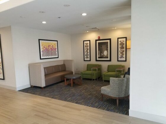 Holiday Inn Express Hotel & Suites Dinuba West - Photo5