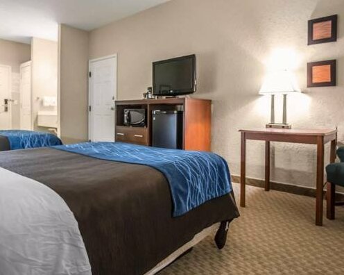 Quality Inn and Suites Dixon Illinois - Photo3