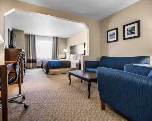 Quality Inn and Suites Dixon Illinois - Photo5