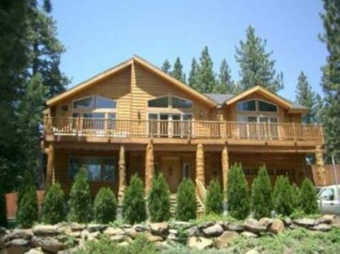 RedAwning Tahoe City Retreat with Hot Tub - Photo2