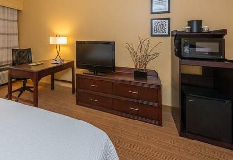 Courtyard by Marriott Dothan - Photo5
