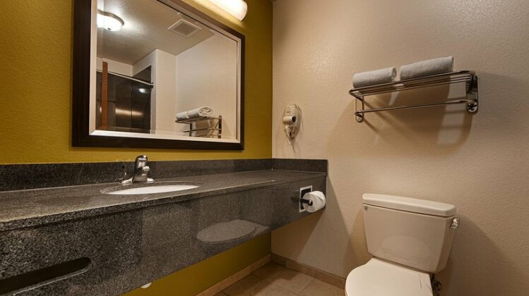 Best Western Douglas Inn & Suites - Photo2