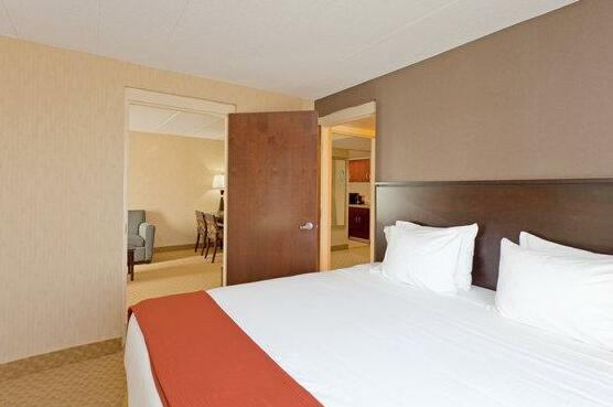 Holiday Inn Express & Suites Dover - Photo5