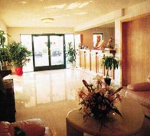 Downey Inn Luxury Suites - Photo4