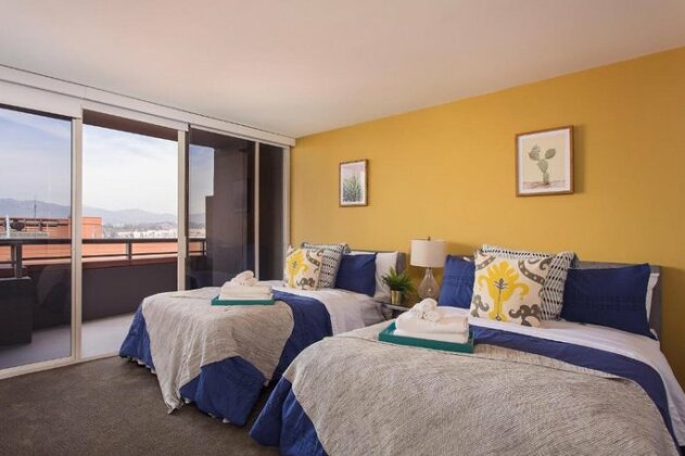 High Skyline Suite with Parking - Photo2