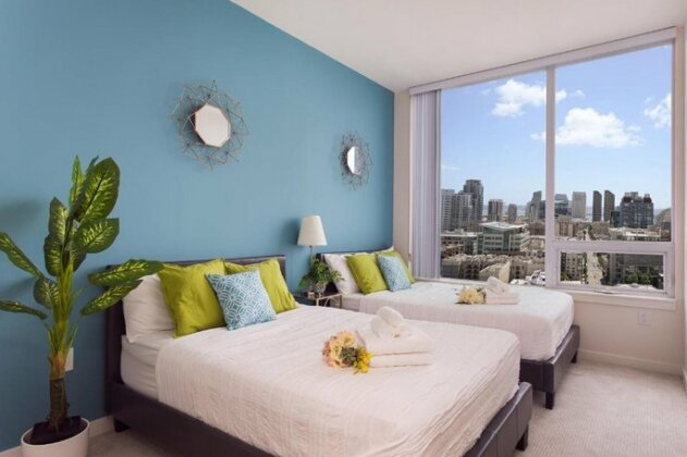 High Skyline Suite with Parking - Photo5