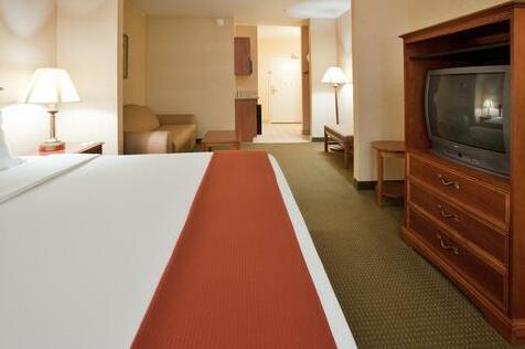 Holiday Inn Express Hotel & Suites Drums-Hazelton - Photo4