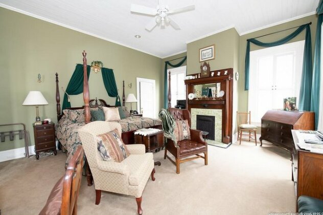Page House Bed & Breakfast - Photo3