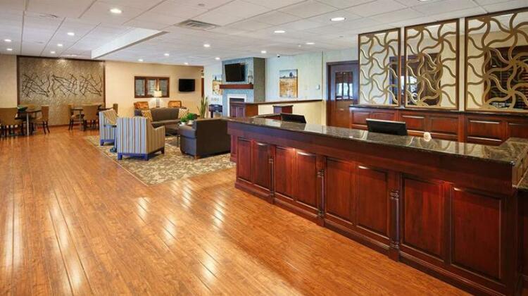 Best Western Plus Dubuque Hotel and Conference Center - Photo2