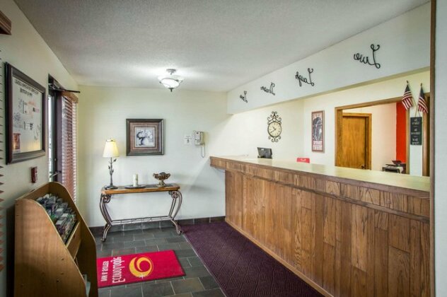 Econo Lodge Inn & Suites Dubuque - Photo5