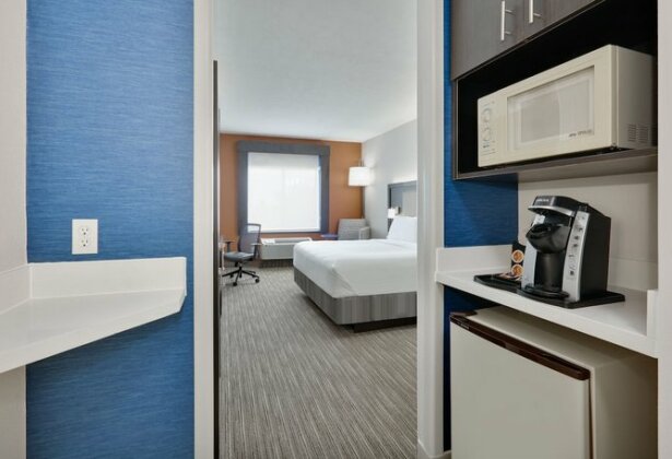 Holiday Inn Express Hotel & Suites Duncanville - Photo4