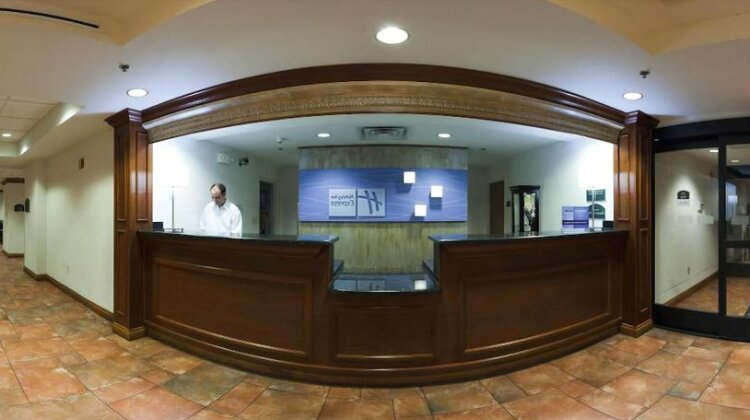 Holiday Inn Express Hotel & Suites Clearwater North-Dunedin - Photo5