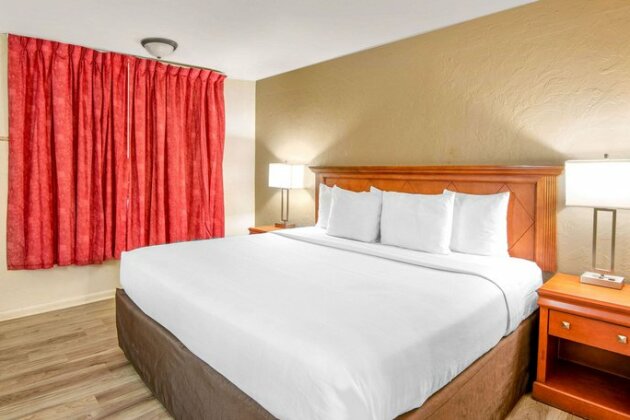 Econo Lodge Inn & Suites Durango - Photo2