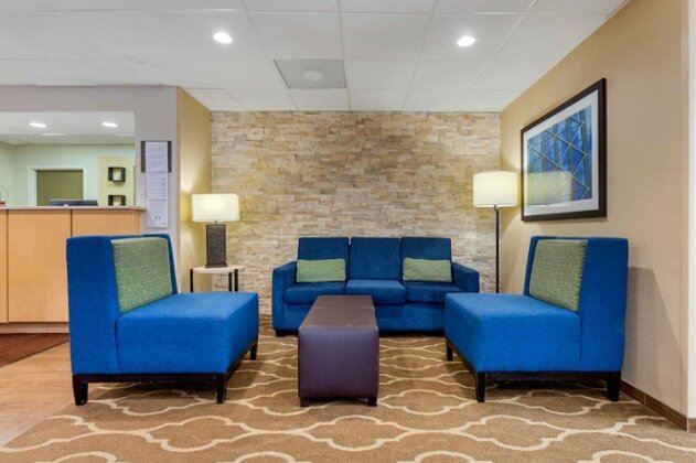 Comfort Inn & Suites Duke University-Downtown - Photo5
