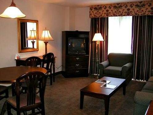 Highwood Suites Extended Stay - Photo3